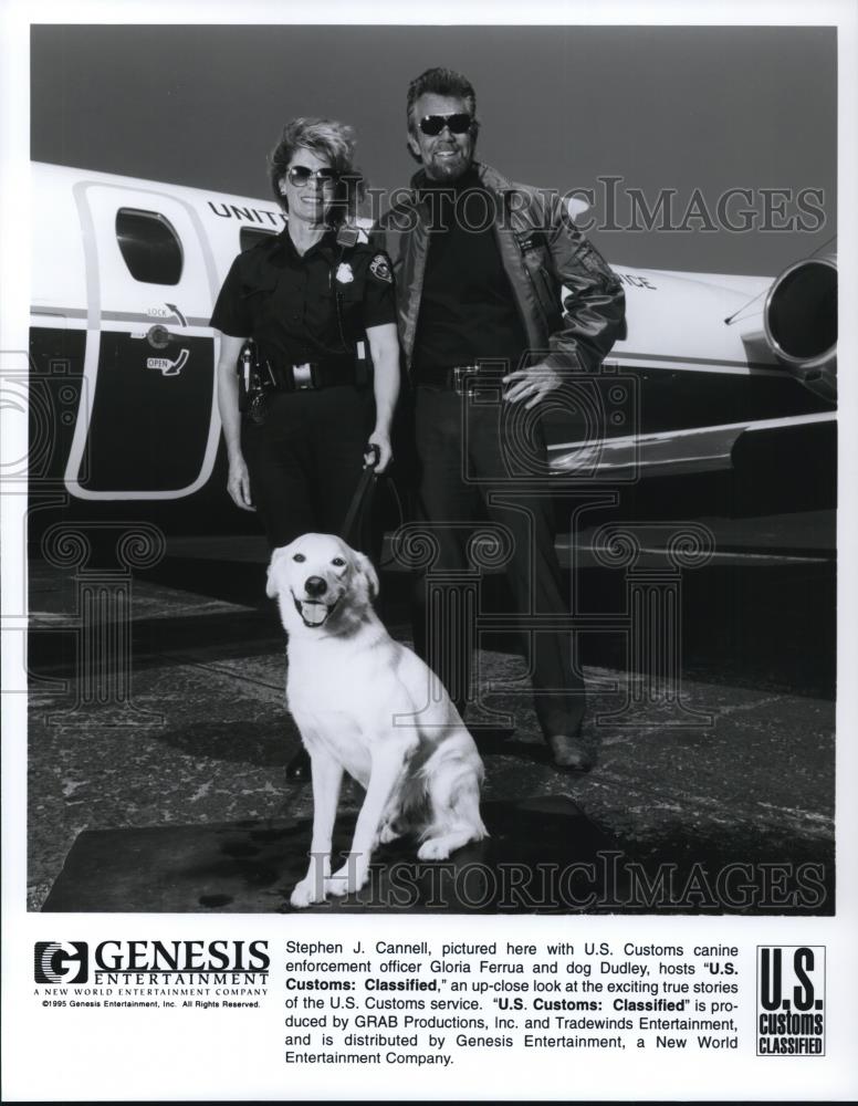 1995 Press Photo Stephen J. Cannell, Gloria Ferrua in US Customs: Classified - Historic Images