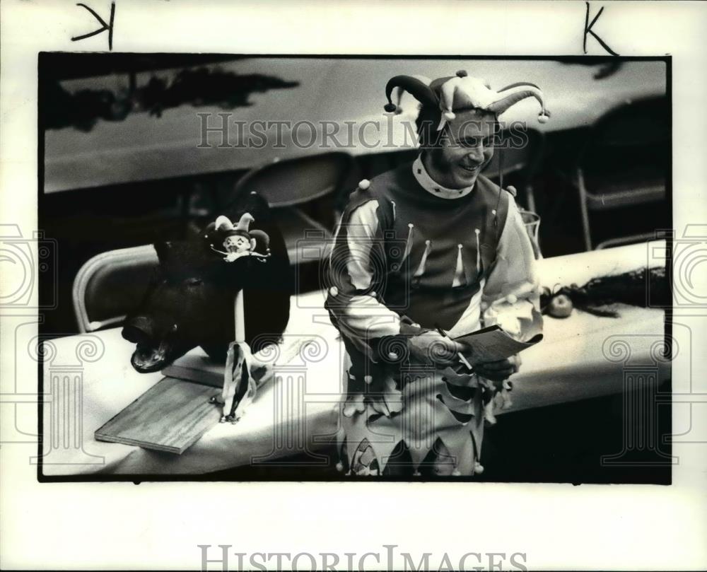 1983 Press Photo Boar's Head Festival - Historic Images