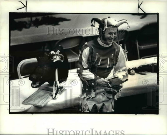 1983 Press Photo Boar's Head Festival - Historic Images