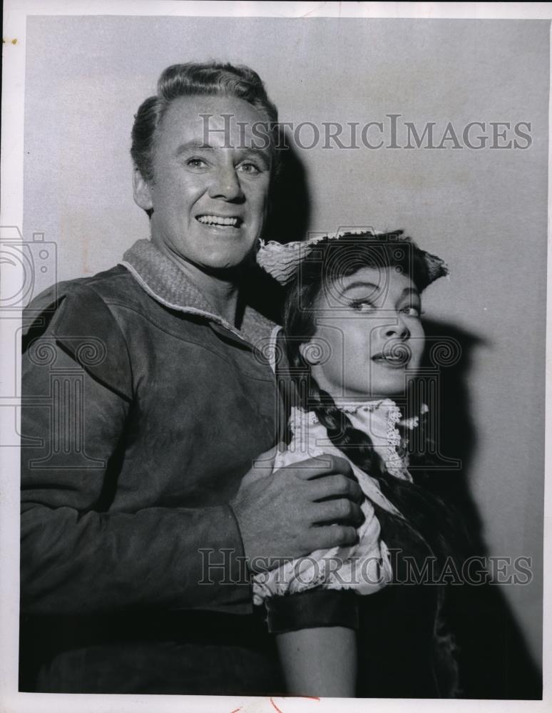1957 Press Photo Van Johnson &amp; Lori Nelson in The Pied Piper of Hamelin - Historic Images