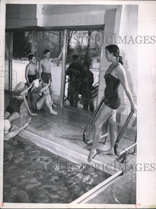 Press Photo The ins and Outs - Historic Images