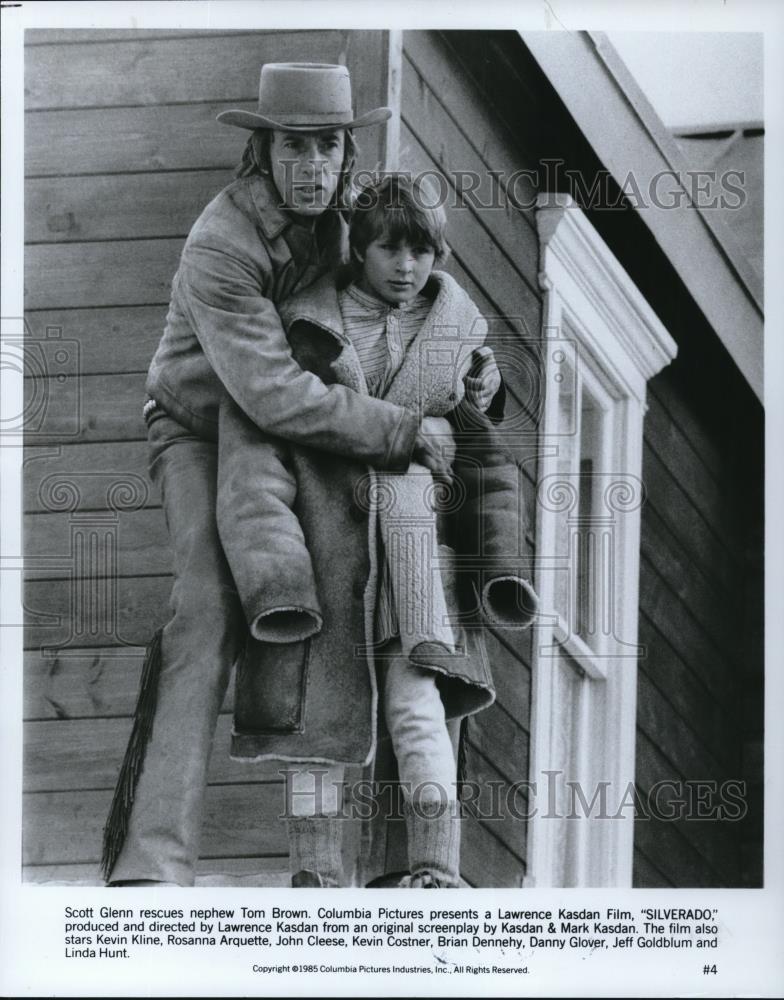 1985 Press Photo Scott Glenn & Tom Brown in Silverado - Historic Images