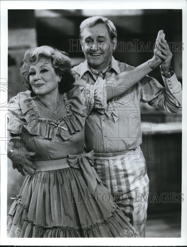 1988 Press Photo Allan Young and Glynis Johns star on Coming of Age TV show - Historic Images