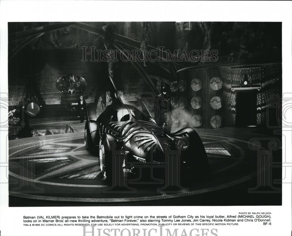 1995 Press Photo Val Kilmer Michael Gough Batman Forever - cvp57160 - Historic Images