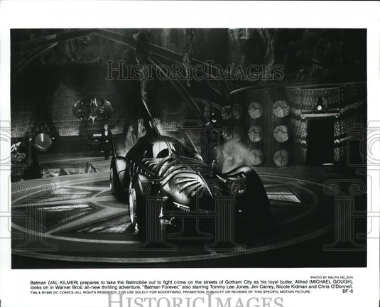 1995 Press Photo Val Kilmer Michael Gough Batman Forever - cvp57160 - Historic Images