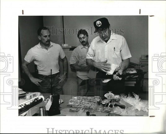 1990 Press Photo Drug Raid by Sgt. Roy Warner - Historic Images