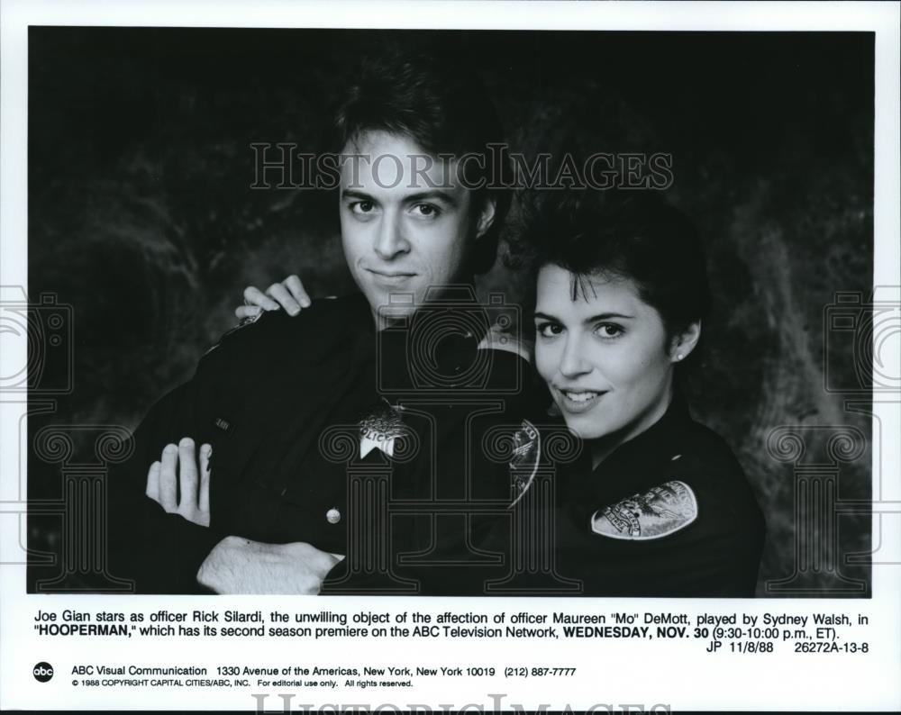1988 Press Photo Joe Gian and Sydney Walsh in Hooperman - cvp57589 - Historic Images