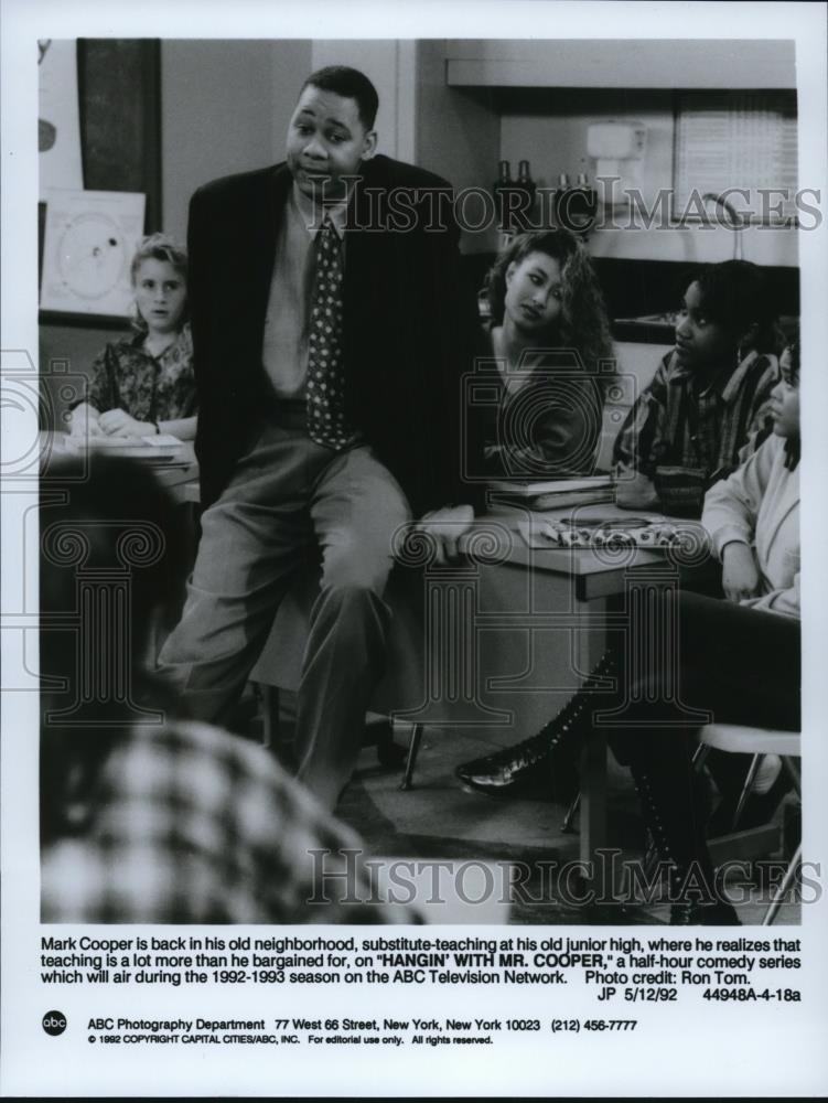 1992 Press Photo Mark Curry in &quot;Hangin&#39; With Mr. Cooper&quot; - cvp57824 - Historic Images