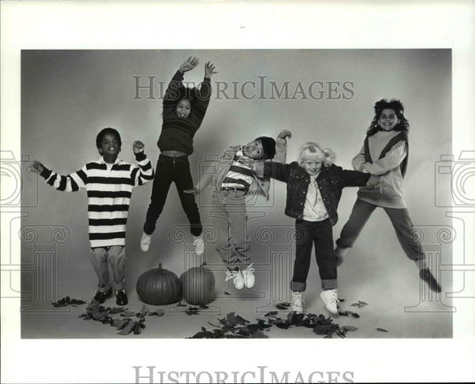 1986 Press Photo The children's jump shot - Historic Images