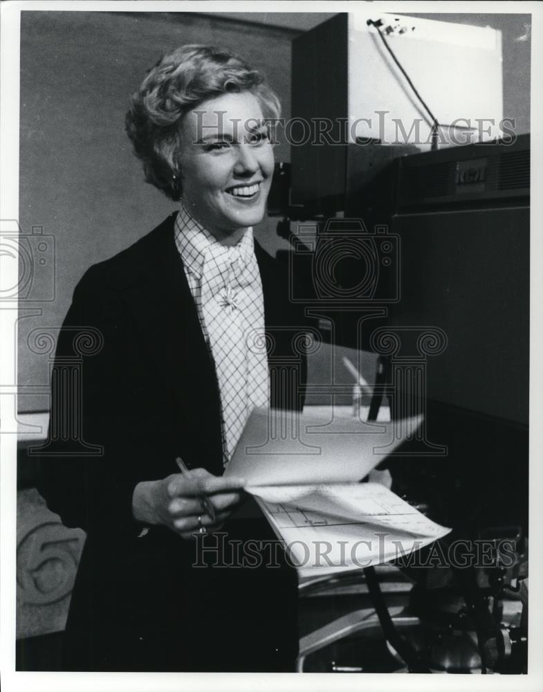 1976 Press Photo Jenny Crimm Reporter on The Morning Exchange Cleveland - Historic Images