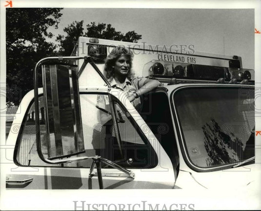1981 Press Photo Kimberly Lyth Emergency Medical Service Graduate of Cleveland - Historic Images