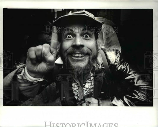 1987 Press Photo Bronco's fan - Historic Images