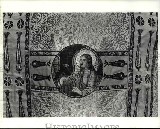 1993 Press Photo Church Vestment Art - cva58594 - Historic Images