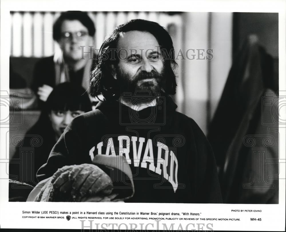 1994 Press Photo Joe Pesci stars as Simon Wilder in With Honors - cvp52956 - Historic Images