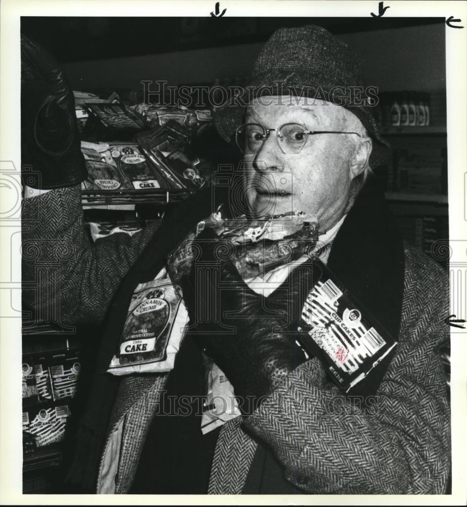 1985 Press Photo Norman Lloyd in "St. Elsewhere" - cvp52779 - Historic Images