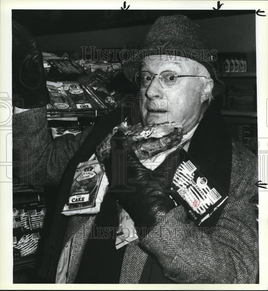 1985 Press Photo Norman Lloyd in "St. Elsewhere" - cvp52779 - Historic Images