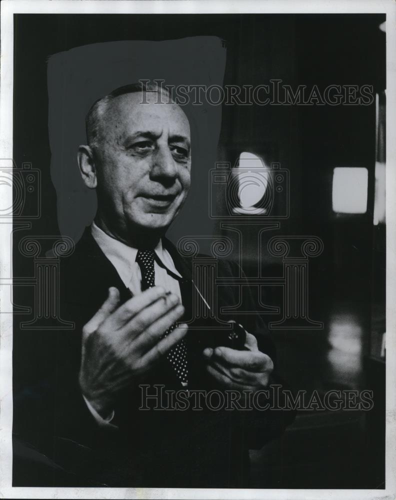 1964 Press Photo Dr. Jason J. Nassau, Astronomy Professor at CIT - Historic Images