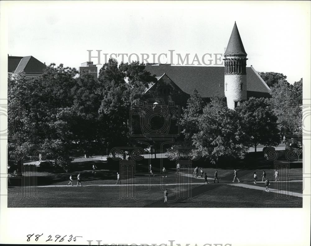 1994 Press Photo The Oval Is The Center Of Campus Life At Ohio State U 1994-press-photo-the-oval-is-the-center-of-campus-life-at-ohio-state-u