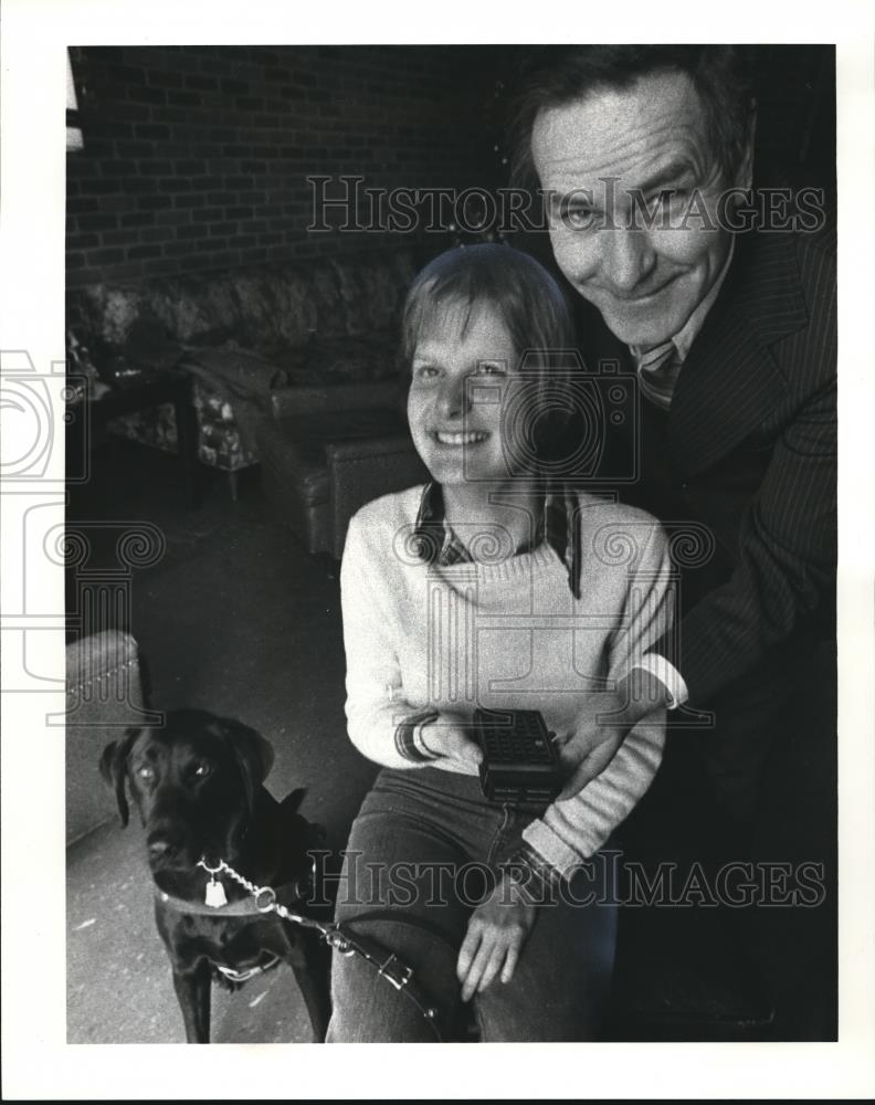 1980 Press Photo Peggy Butler and Prof Mervin Newton with guide dog Cheyenne - Historic Images