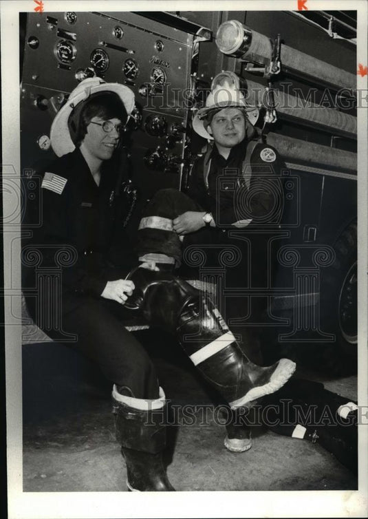 1979 Press Photo Husband and wife team up as volunteer fire fighters - Historic Images