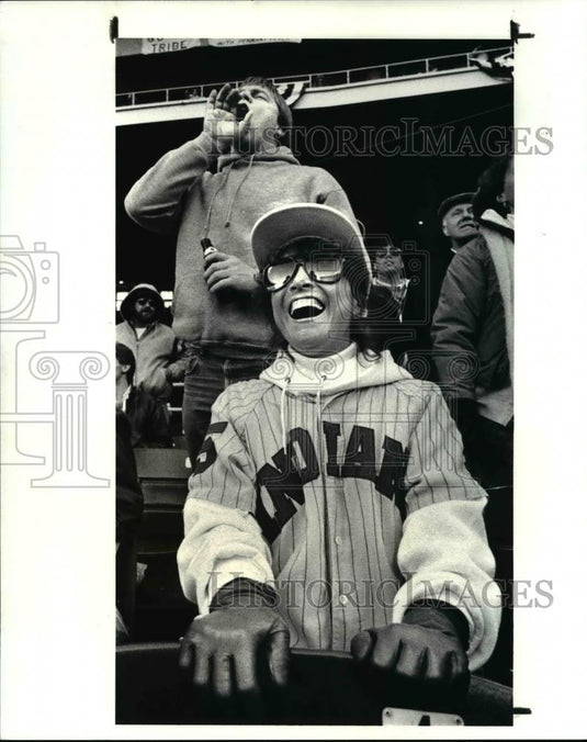 1988 Press Photo Cynthia Frabotta of Richamond cheers for Indians - cva58084 - Historic Images