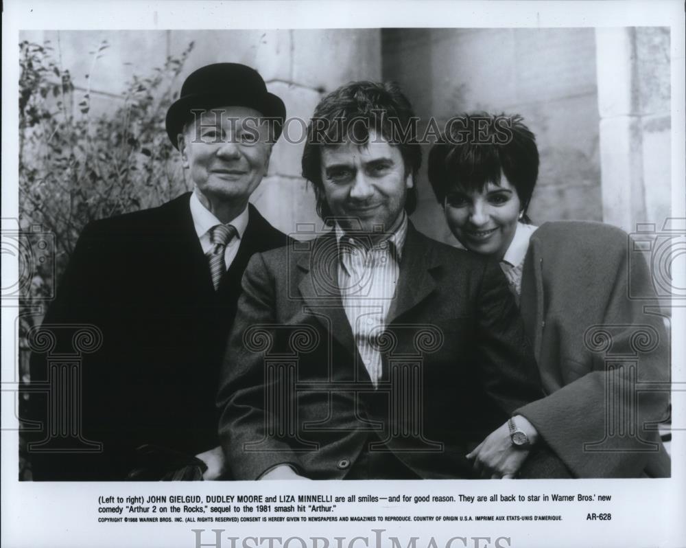 1988 Press Photo Dudley Moore JOhn Gielgud &quot;Arthur 2 on the Rocks&quot; - cvp54423 - Historic Images