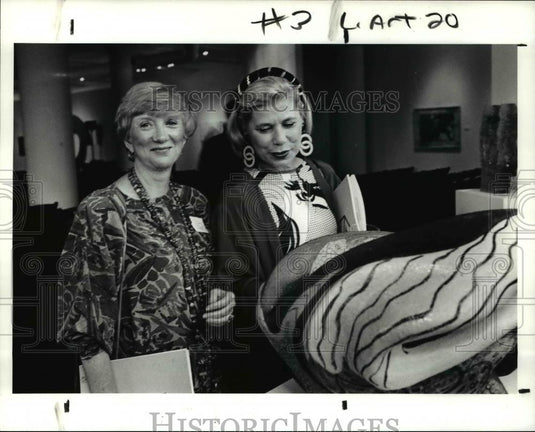 1991 Press Photo Diane Halpern and Dinny Bell at the art on the black auction - Historic Images