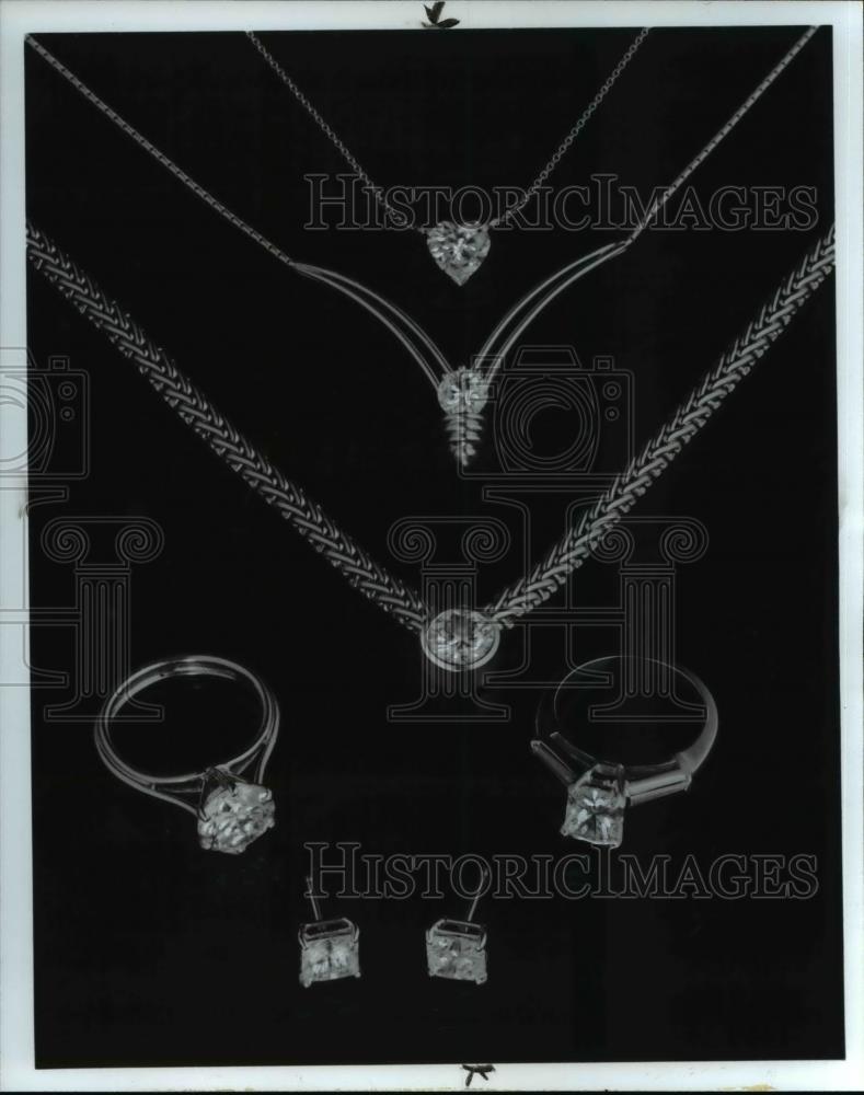 1982 Press Photo Diamonds - 309 - Historic Images
