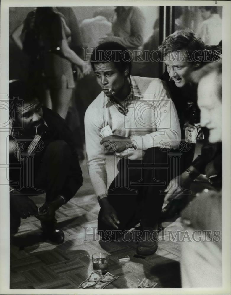 1985 Press Photo Michael Warren &amp; Charles Haid in Hill Street blues - cvp55251 - Historic Images