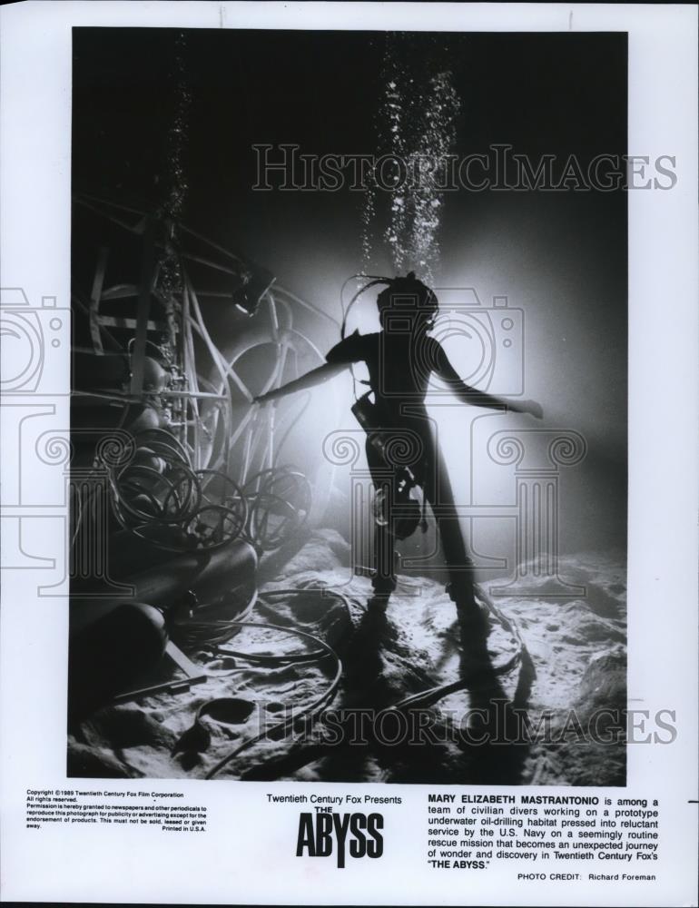 1989 Press Photo Mary Elizabeth Mastrantonio in Abyss - cvp58885 - Historic Images