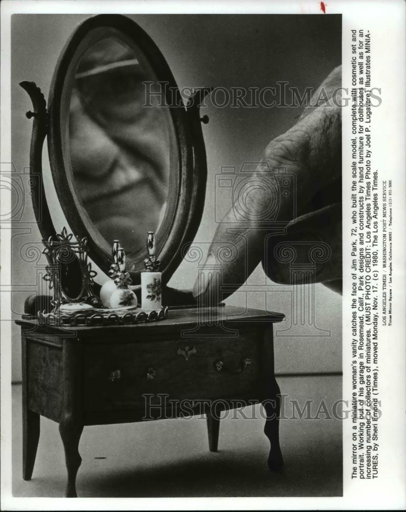 1980 Press Photo Jim park built the miniature woman&#39;s vanity - cva61764 - Historic Images