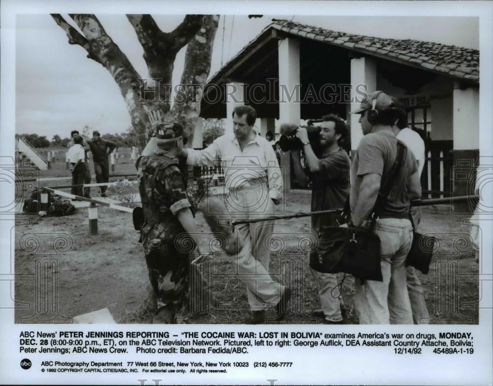 1992 Press Photo Peter Jennings Reporting - cvp55511 - Historic Images