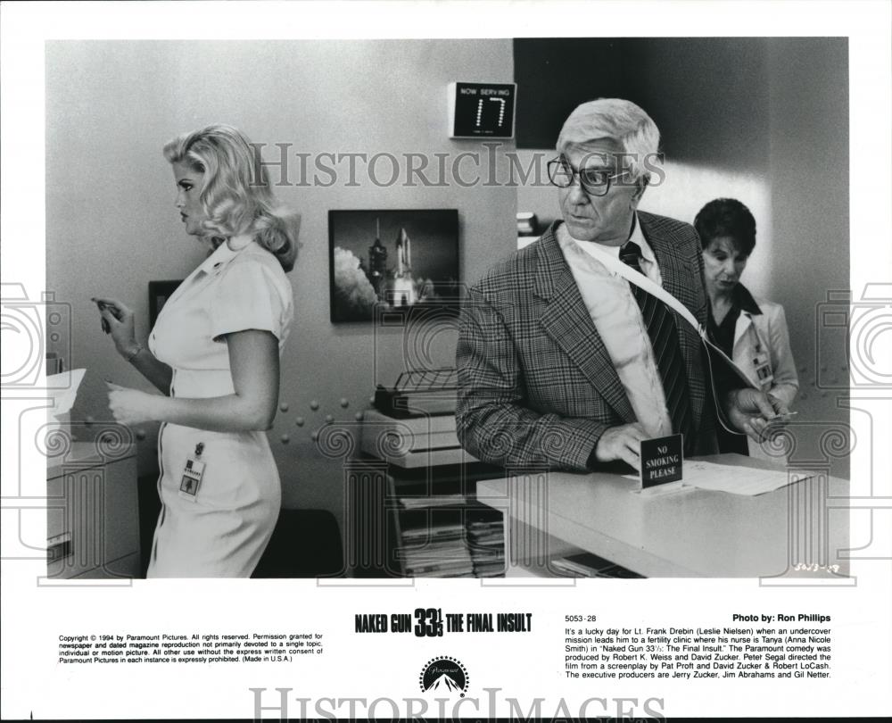 1994 Press Photo Naked Gun 33 1/2 The Final Insult Leslie Nielson Anna Nicole - Historic Images