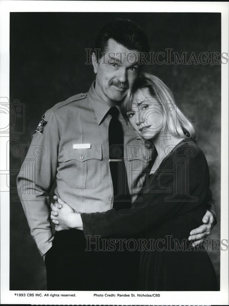 1993 Press Photo Kathy Baker Rom Skerritt Picket Fences - cvp72155 - Historic Images