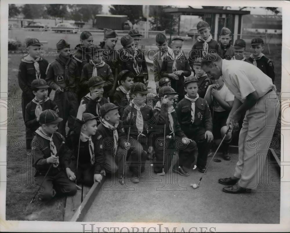 1955 Press Photo Gene Krimes, Gold Professional player, at Cub Park 49. - Historic Images