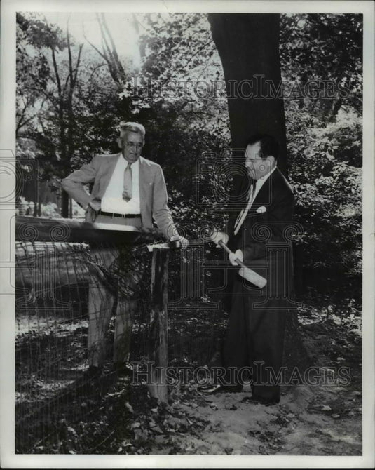 1977 Press Photo Case Univ. President knock down the fence indtitutions in1 948 - Historic Images