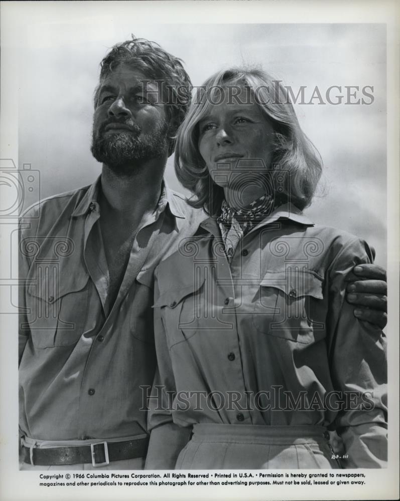 1966 Press Photo Bill Travero & Virginia McKenna in Born Free - Historic Images