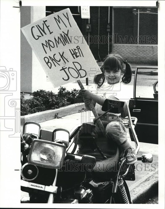 1987 Press Photo Sara Brown rests on friend's motor bike during demonstration - Historic Images