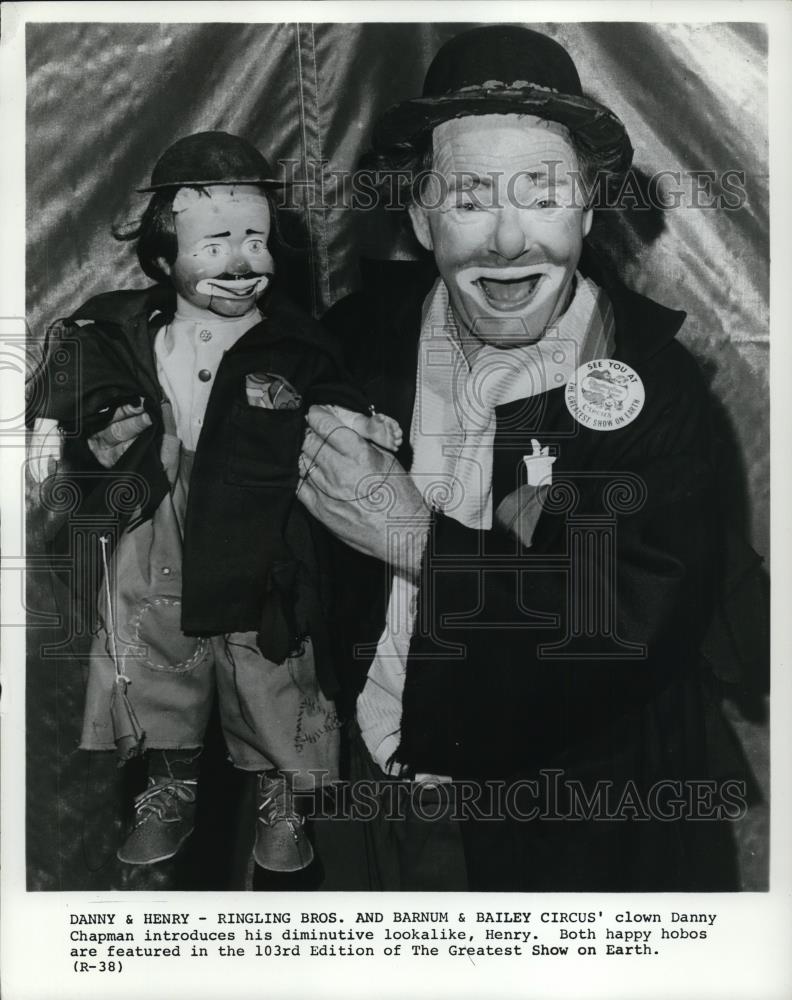 1975 Press Photo Ringling Brothers Clown Danny And Henry - Historic Images