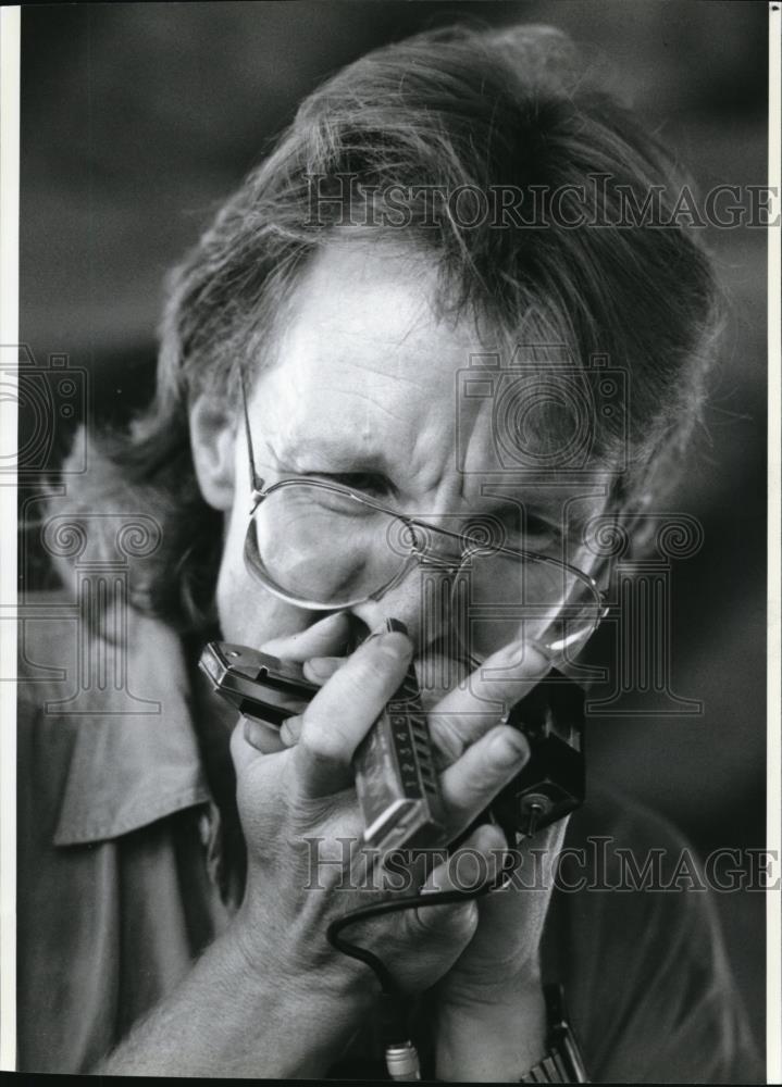 1991 Press Photo Blues player Peter &quot;Madcat&quot; Ruth during an outdoor festival - Historic Images