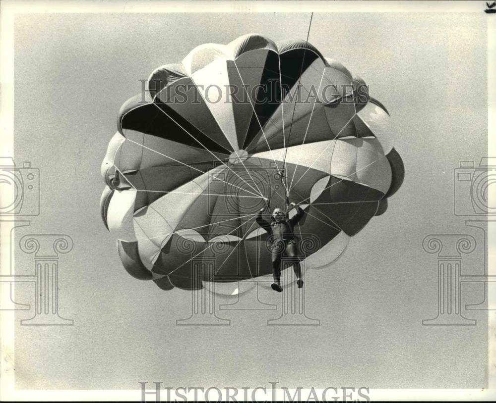 1983 Press Photo Kerry Pollock, kite flying preview to be held at Lakefront - Historic Images