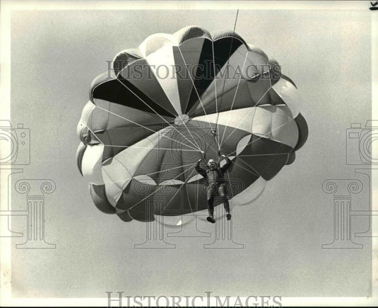 1983 Press Photo Kerry Pollock, kite flying preview to be held at Lakefront - Historic Images