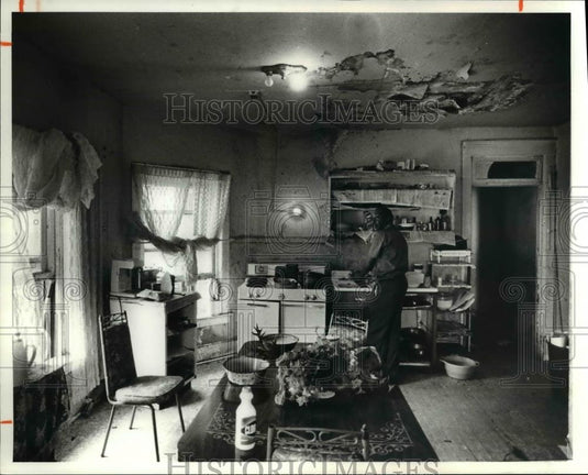 1980 Press Photo Pon Apartment conditions at E 67th Euclid Avenue - Historic Images