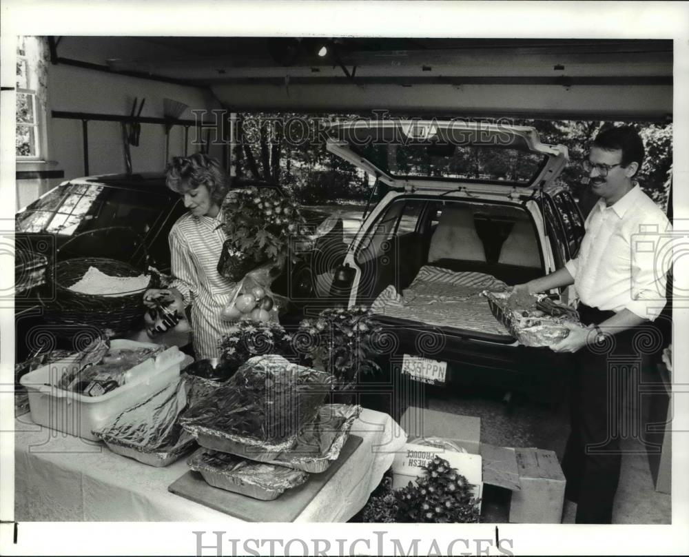 1987 Press Photo Caterer Jan Goske, and her assistant David Heritage - Historic Images