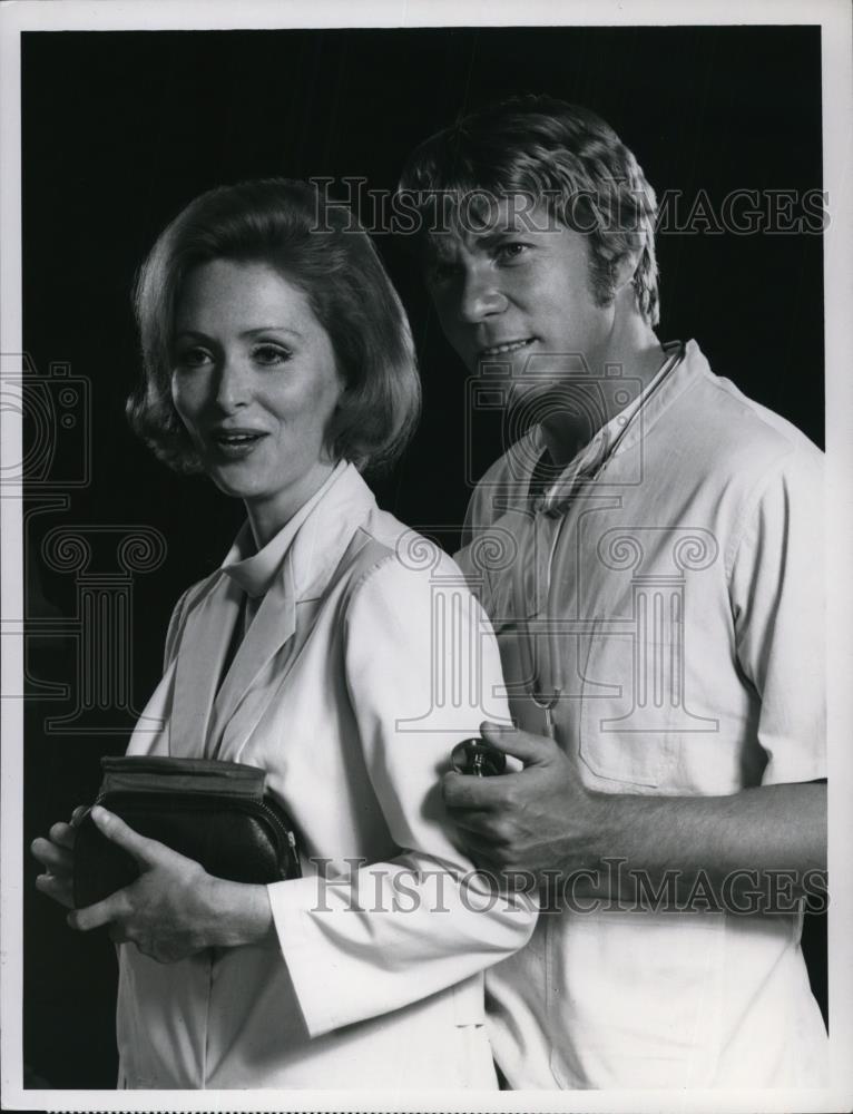 1970 Press Photo Sandra Smith Christopher Stone The Interns - Historic Images