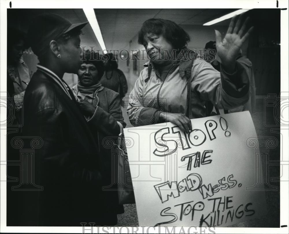 1990 Press Photo Vivian Cantrell, Frances Williams w/ Principal Willie Holmes - Historic Images