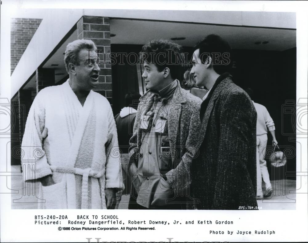 1986 Press Photo R. Dangerfield, R. Downey Jr. & K. Gordon in Back to School - Historic Images
