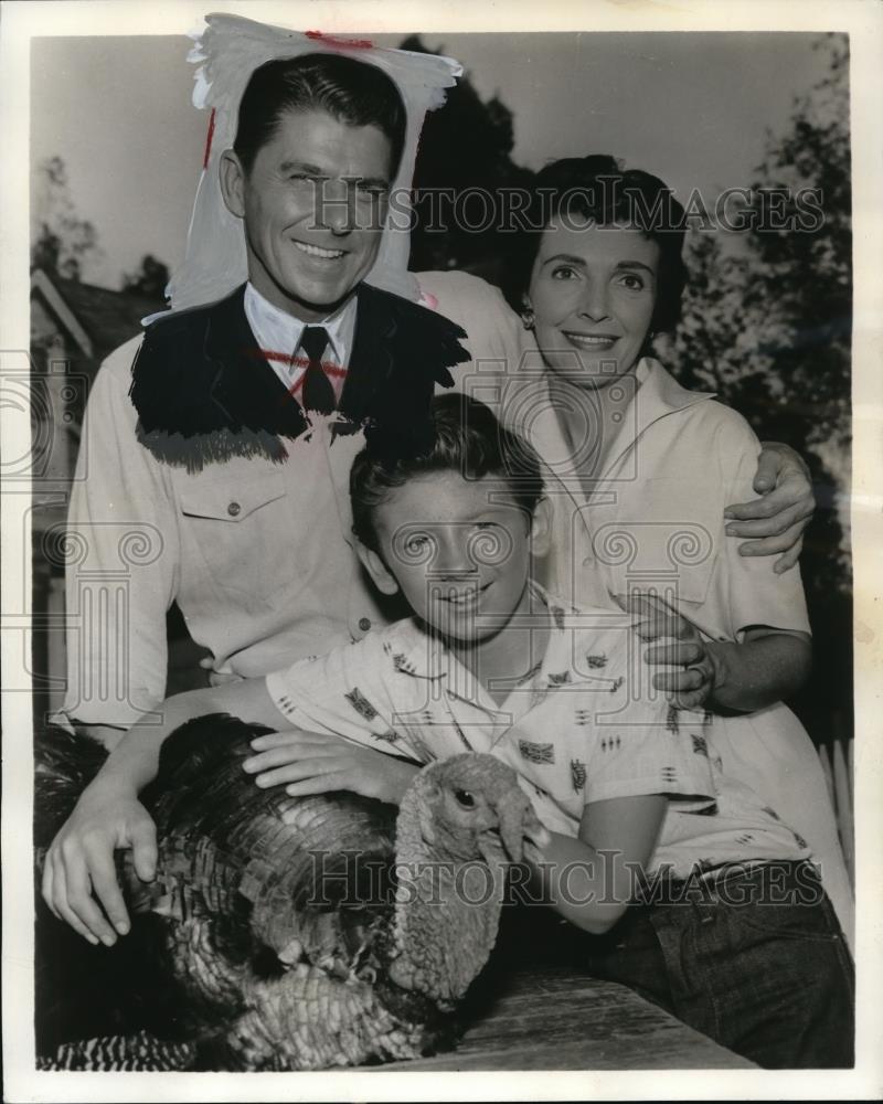 1965 Press Photo Ronald Reagan & Tommy Nolan in A Turkey for the President - Historic Images