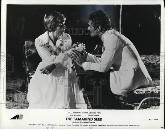 1974 Press Photo Julie Andews Amar Sharif The Tamarind Seed - cvp54250 - Historic Images