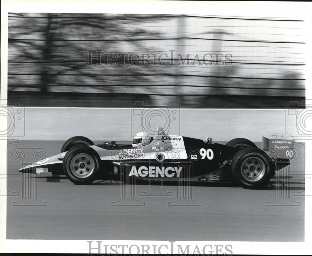 1992 Press Photo Indy Car Driver Lynn St. James Indpls. Motor Speedway 1992 - Historic Images